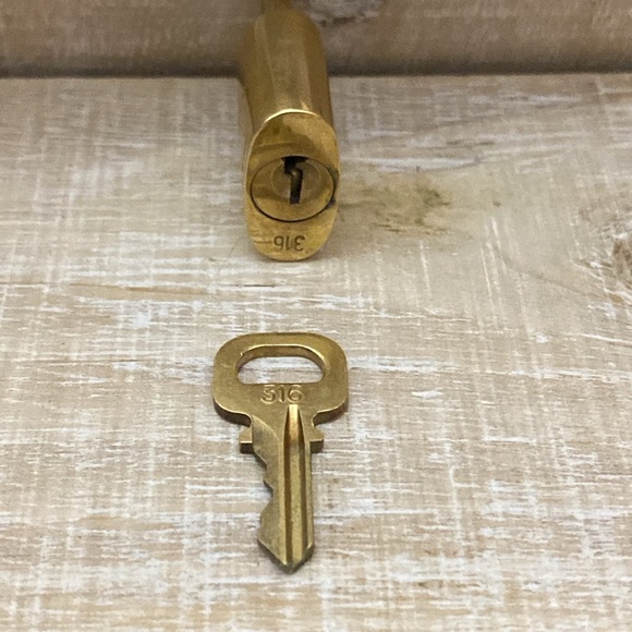 LOUIS VUITTON LOCK & KEY # 316 GUC - Picture 2 of 5